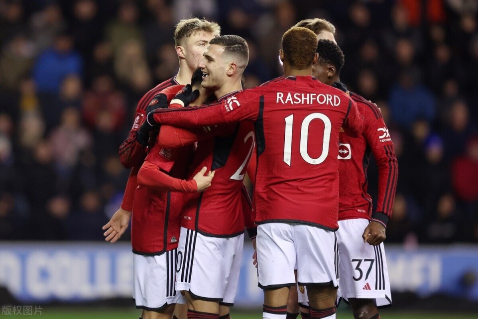 爱游戏APP下载包含曼联迎荷甲关键赛，集结日绝杀压哨，更衣室稳定，球队文化再被提及的词条